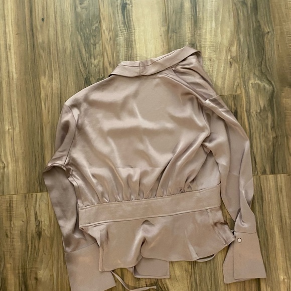 Express rose gold top - Picture 3 of 3